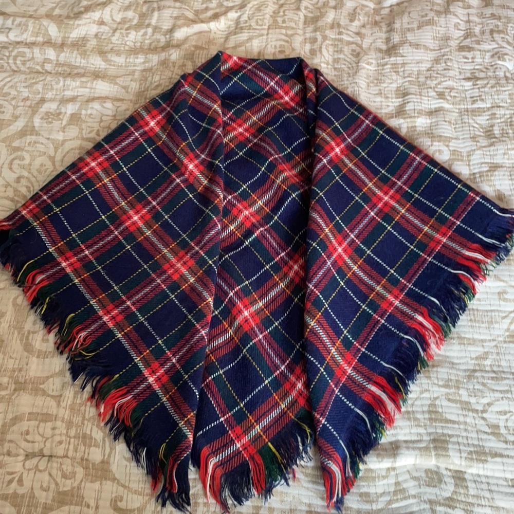 Beautiful Classic Plaid versatile Shawl/Scarf/Throw - Picture 2 of 6